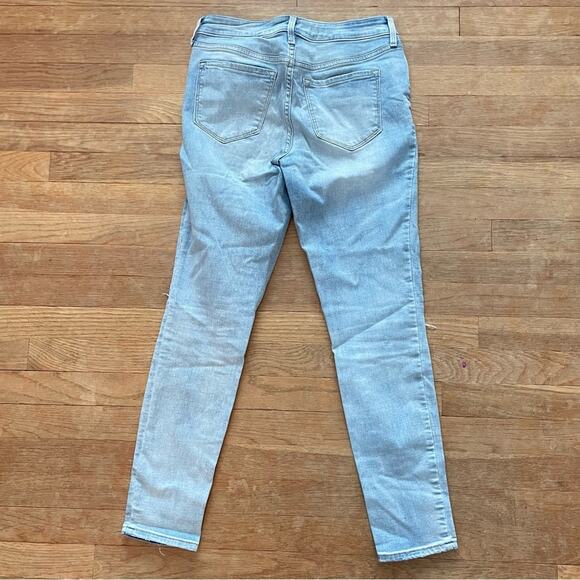 Old Navy Rockstar light wash distressed mid rise jeans pants size 6  b2 - Picture 5 of 5